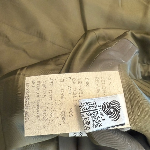 Hugo Boss 44L olive green blazer in EUC wool and classic - Picture 13 of 16